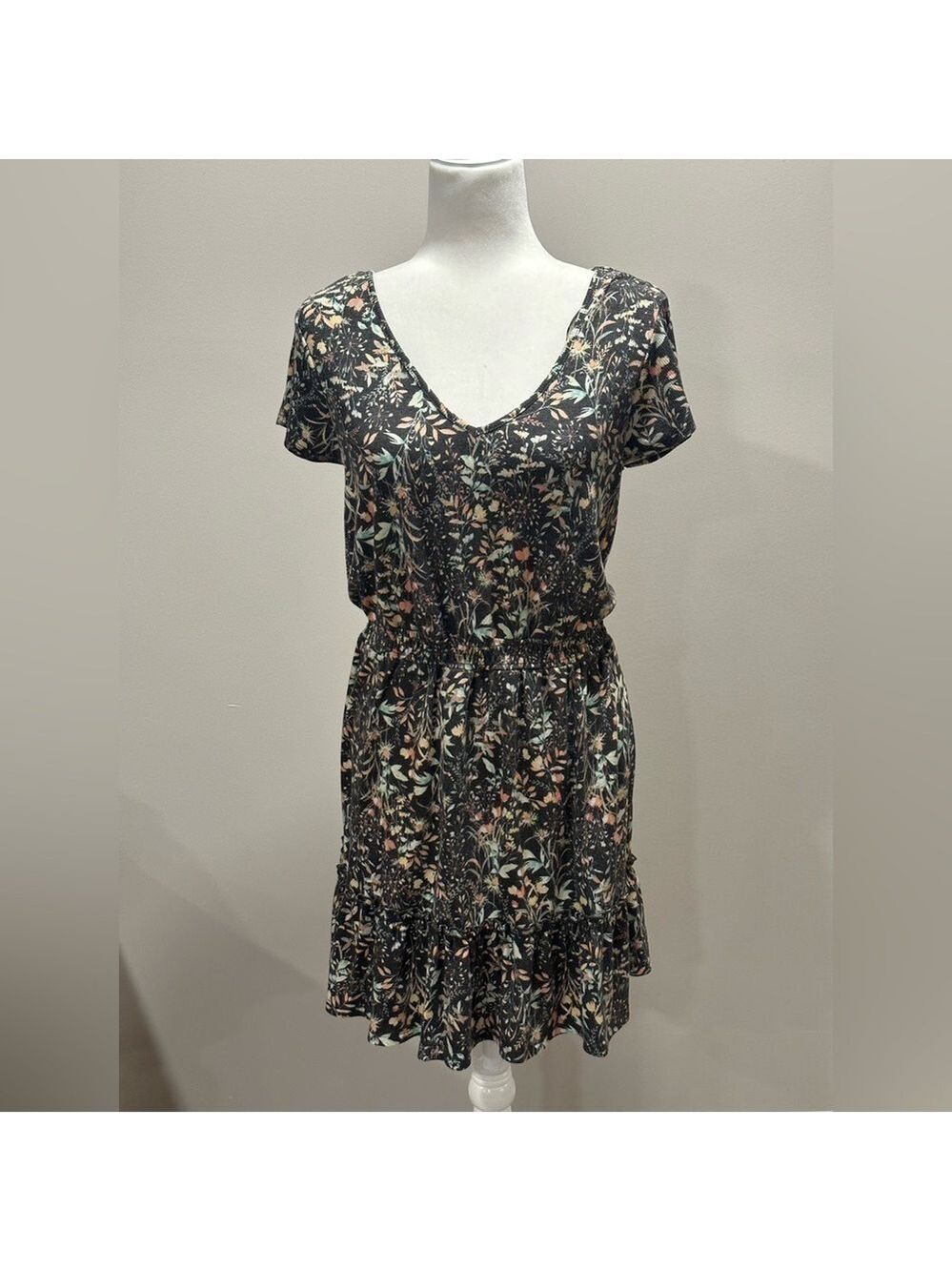 Lc Lauren Conrad Women’s Floral Short Sleeve V-Neck Dress Size Medium
